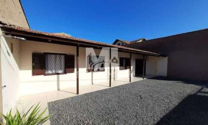 CASA A VENDA - CENTRO DE BALNEÁRIO BARRA DO SUL - 240 METROS DO MAR