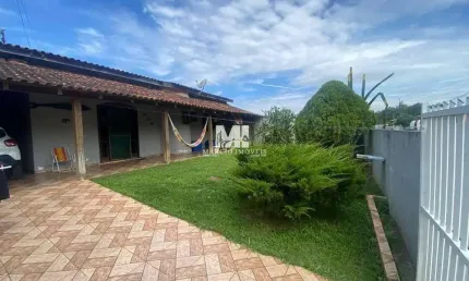 Casa Espaçosa com Jardim e Varanda – Ideal para Sua Família! com 161m² de área construída
