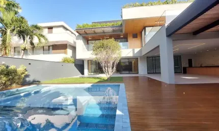 Mansão Moderna no Santa Mônica Jardins – 6 Suítes, Subsolo, Piscina e Alto Luxo na Barra da Tijuca