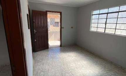 Casa à venda na Vila Pires em Santa Bárbara d'Oeste com 3 quartos e ótima localização