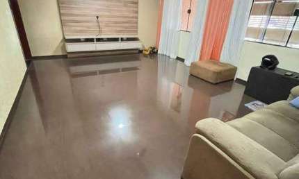 Casa à venda no Jardim São Francisco em Santa Bárbara d'Oeste com 3 quartos e 4 vagas de garagem.