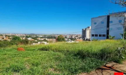 Terreno comercial à venda no Jardim São Francisco em Santa Bárbara d'Oeste.