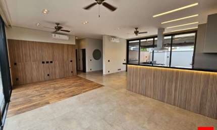 Casa Alto Padrão à Venda no Residencial Jardim Firenze em Santa Bárbara d'Oeste com 2 suítes e 4 vagas de garagem