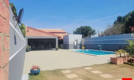 Chácara à venda na divisa de Limeira com Santa Bárbara.