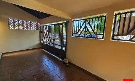 Casa à venda em localização privilegiada - ideal para clínica médica