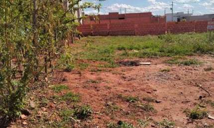 Terreno Comercial à Venda no Jardim dos Manacás em Santa Bárbara d'Oeste com 262m².