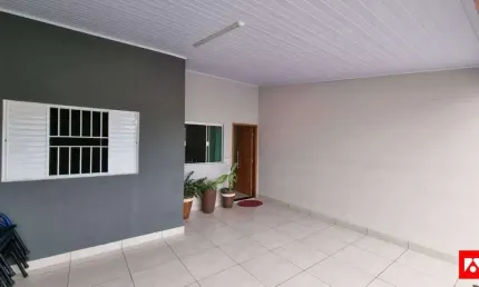 Casa à Venda no Jardim das Orquídeas em Americana com 2 Quartos (1 Suíte) e 6 Vagas de Garagem.