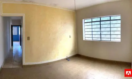 Casa à Venda no Centro de Santa Bárbara d'Oeste com 3 Quartos e Garagem.