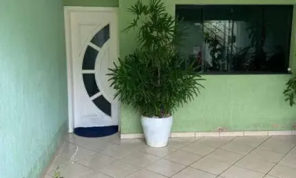 Sobrado à Venda no Planalto do Sol, Santa Bárbara d'Oeste com 3 Quartos (1 Suíte) e Garagem para 3 Carros.