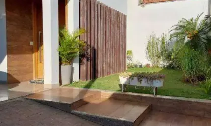 Sobrado à Venda no Bairro Dona Margarida, Santa Bárbara d'Oeste com 3 suítes e garagem para 4 Carros.