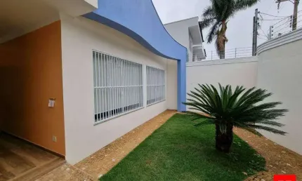 Casa Alto Padrão à Venda no Jardim Panambi com 3 suítes e 3 vagas de garagem