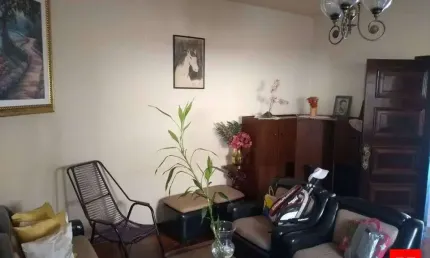 Casa com salão comercial à venda no centro de Santa Bárbara.