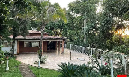 Chácara à venda no Condomínio Vitória em Limeira com 3 quartos (suítes) e 6 vagas de garagem