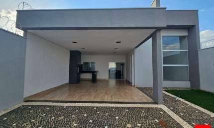 Casa térrea à venda no Jardim Alphacenter em Santa Bárbara d'Oeste com 3 quartos (1 suíte) e 3 vagas de garagem