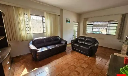 Casa ampla com edícula à venda na Vila Linópolis, em Santa Bárbara d'Oeste