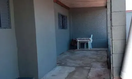 Casa à venda no Jardim América II, em Americana com 2 quartos e 2 vagas de garagem
