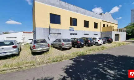 Prédio comercial à venda na Vila Antônio Lourenço em Campinas.