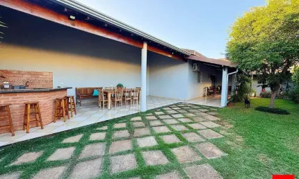 Casa à venda no Residencial Furlan em Santa Bárbara d'Oeste. Casa com 2 quartos (1 suíte) 2 vagas de garagem.