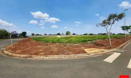 Terreno de Esquina à Venda no Condomínio Parque Fortaleza II em Nova Odessa com 612 m²