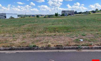 Terreno à Venda no Industrial Souza Queiroz em Limeira com 1000 m²