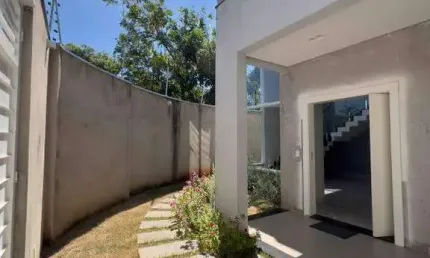 Sobrado à venda no jardim flamboyant em santa bárbara d'oeste com 4 quartos (3 suítes) e 4 vagas de garagem