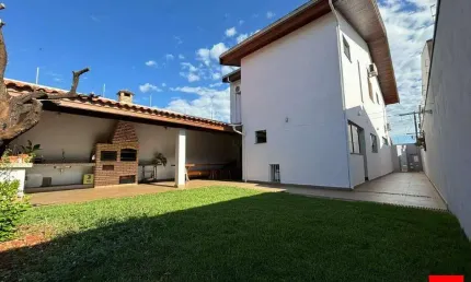 Casa à venda no Jardim Souza Queiroz em Santa Bárbara d'Oeste com 3 quartos (1 suíte) e 3 vagas de garagem