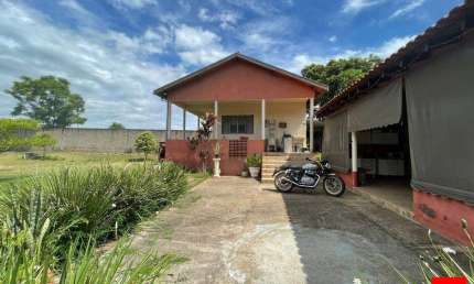 Chácara à venda no Bairro Gleba Califórnia em Santa Bárbara d'Oeste com 2 quartos, sendo 1 banheiro social e 1 vaga de garagem