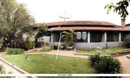 Casa à venda na Vila Grego em Santa Bárbara d'Oeste com 3 quartos (1 suíte) e 4 vagas de garagem
