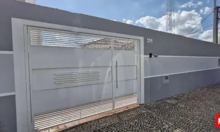 Casa à venda no Jardim São Paulo com Americana com 2 quartos (1 suíte) e 3 vagas de garagem