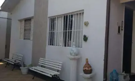 Casa à venda no Jardim Guanabara em Americana com 3 quartos e 3 vagas de garagem