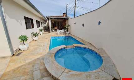 Casa à venda no Residencial Furlan em Santa Bárbara d' Oeste com 3 quartos (1 suíte) e 3 vagas de garagem