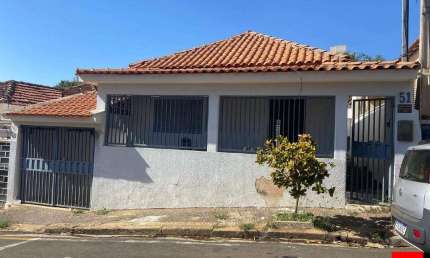 Casa para locação no Centro de Santa Bárbara d'Oeste.