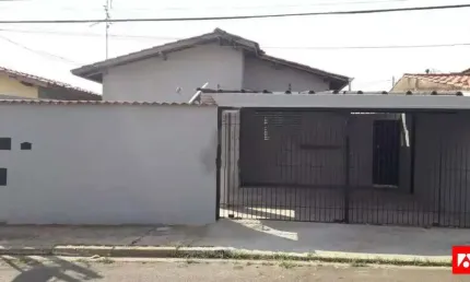 Casa à venda no Jardim Garcia em Campinas com 3 quartos e 3 vagas de garagem