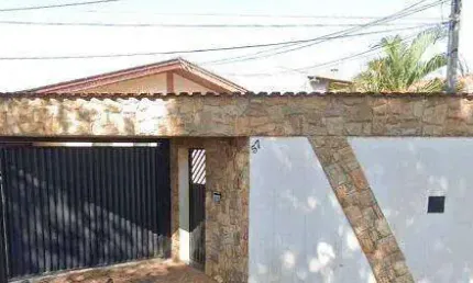Casa à venda na Vila Grego II em Santa Bárbara d'Oeste com 3 quartos (1 suíte) e 2 vagas de garagem