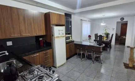 Casa à venda no Jardim Panambi em Santa Bárbara d'Oeste com 3 quartos e 5 vagas de garagem