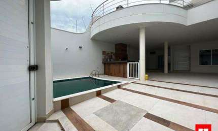 Sobrado à venda no Terras de Santa Bárbara em Santa Bárbara d'Oeste com 4 quartos (1 suíte com hidro) e 4 vagas de garagem