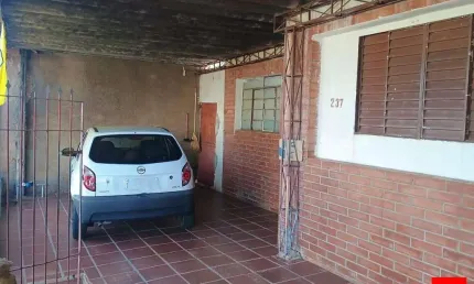 Casa à venda no Jardim Sartori em Santa Bárbara d'Oeste com 3 quartos e 2 vagas de garagem