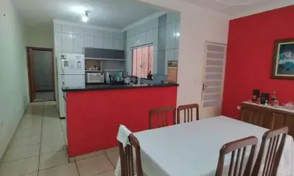 Sobrado à venda no Jardim Santa Rita de Cássia em Santa Bárbara d'Oeste com 4 quartos (1 suíte) e 2 vagas de garagem