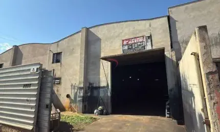 Barracão à venda com 228m², Conjunto Café, Londrina, PR