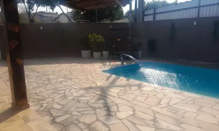 Edícula + Salão de festas à venda com 409m² de área total -Conjunto Parigot de Souza 3, Londrina, P
