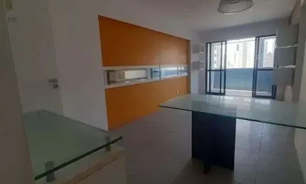 Apartamento em Boa Viagem | 92m² | 3 quartos | reformado no porcelanato | varanda | 100% nascente.