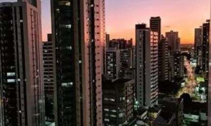 Recém reformado, 1 quarto amplo com 43m2. Andar alto! Lindo!!