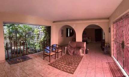 Casa para venda com 730 metros quadrados com 4 quartos