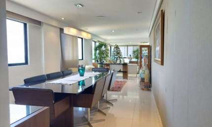 Apartamento para venda tem 270 metros quadrados com 4 quartos