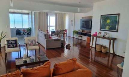 Apartamento para venda tem 220 metros quadrados com 4 quartos