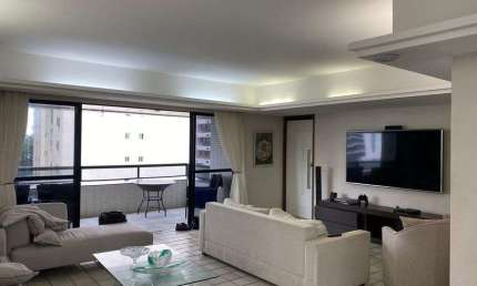 Apartamento para aluguel possui 200 metros quadrados com 4 quartos em Boa Viagem - Recife - PE