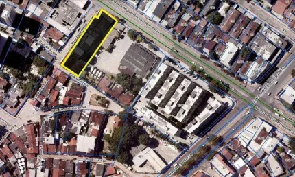 Terreno com 1.400m2, com imóveis desembaraçados, livre para construir, com localização estratégica.