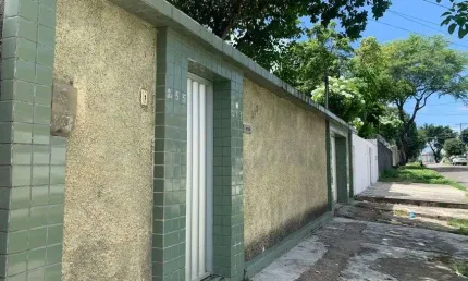 ** GRANDE OPORTUNIDADE** Casa residência ou comércio por um valor imperdível: 700 mil (MENOR VALOR!)
