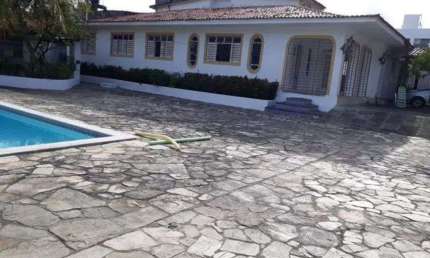 Casa para venda rm Candeias tem 560m² com 6 quartos