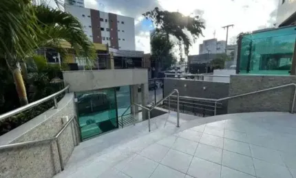 Apartamento para aluguel possui 136 metros quadrados com 4 quartos em Pina - Recife - PE